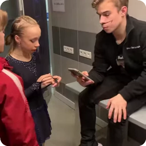 🌟 Стикер «Алиса Двоеглазова» для Telegram