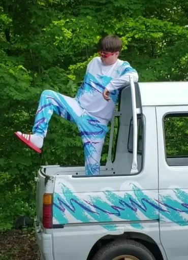 🦵 Стикер «Oliver Tree» для Telegram
