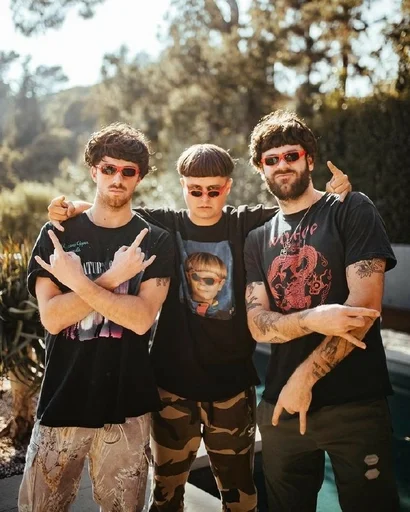 👨‍👨‍👦 Стикер «Oliver Tree» для Telegram