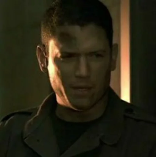 😔 Стикер «Chris Redfield» для Telegram
