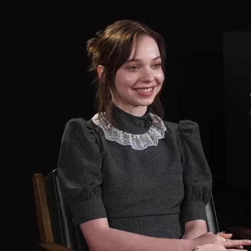 🤩 Стикер «Emma Myers» для Telegram