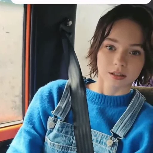 🤩 Стикер «Emma Myers Samsung» для Telegram