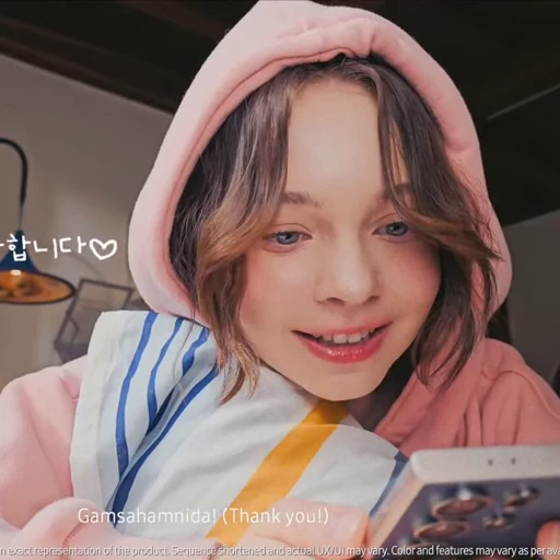 🤩 Стикер «Emma Myers Samsung» для Telegram