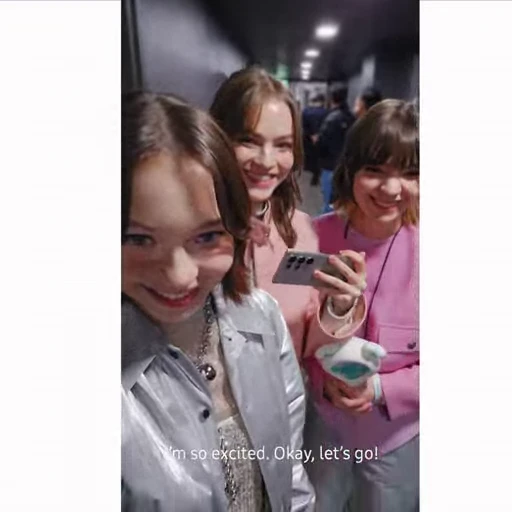 🤩 Стикер «Emma Myers Samsung» для Telegram