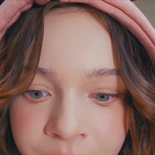 🤩 Стикер «Emma Myers Samsung» для Telegram