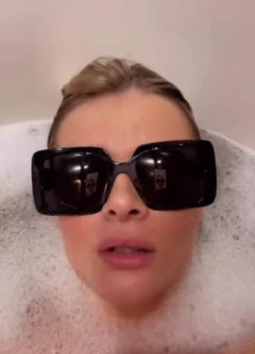 😎 Стикер «Erika Vikman» для Telegram