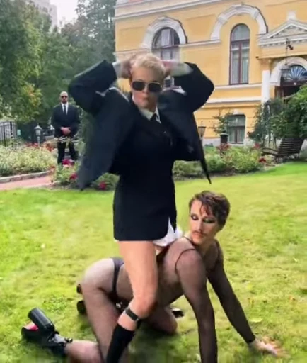 💅 Стикер «Erika Vikman» для Telegram