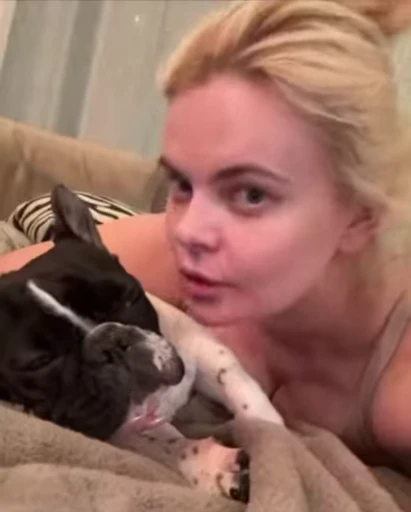 🐶 Стикер «Erika Vikman» для Telegram