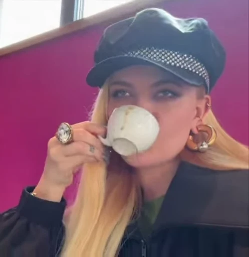 ☕ Стикер «Erika Vikman» для Telegram