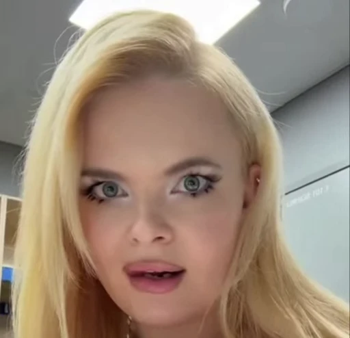 😏 Стикер «Erika Vikman» для Telegram