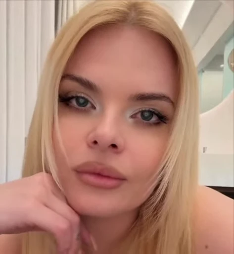 😍 Стикер «Erika Vikman» для Telegram