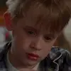 😏 Эмодзи «Один дома» для Telegram