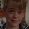 😊 Эмодзи «Один дома» для Telegram