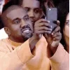😐 Эмодзи «'Kanye West» для Telegram