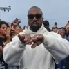 😐 Эмодзи «'Kanye West» для Telegram