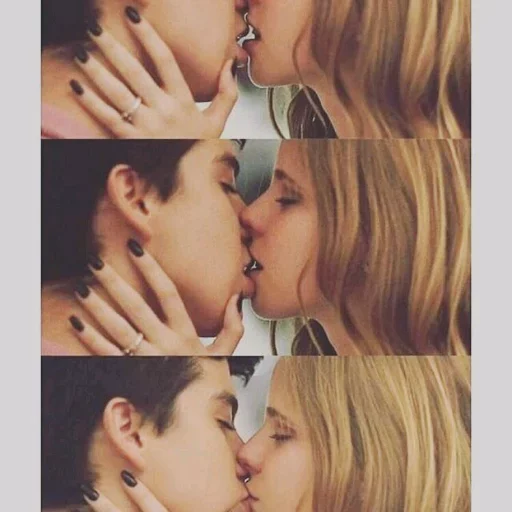 👄 Стикер «Kisses and Girls» для Telegram