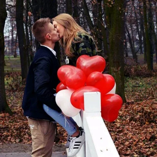 👄 Стикер «Kisses and Girls» для Telegram