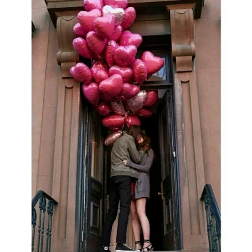 👄 Стикер «Kisses and Girls» для Telegram