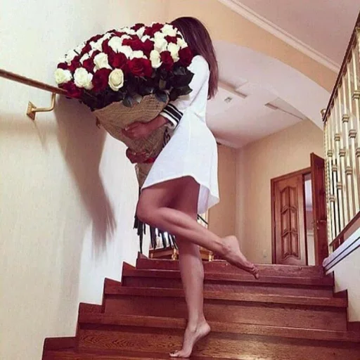 👄 Стикер «Kisses and Girls» для Telegram