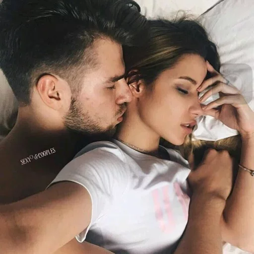 👄 Стикер «Kisses and Girls» для Telegram