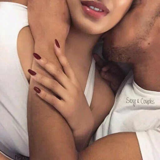 👄 Стикер «Kisses and Girls» для Telegram