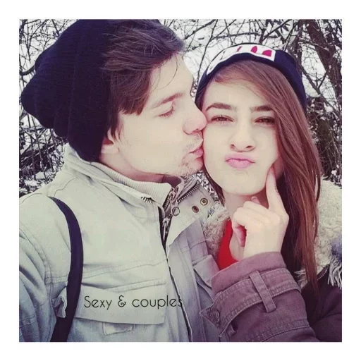 👄 Стикер «Kisses and Girls» для Telegram