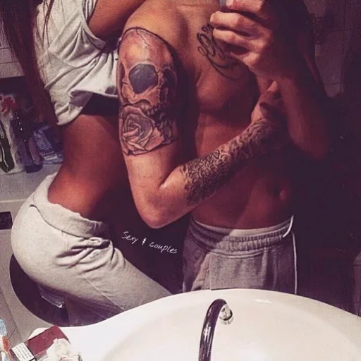 👄 Стикер «Kisses and Girls» для Telegram