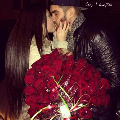 👄 Стикер «Kisses and Girls» для Telegram