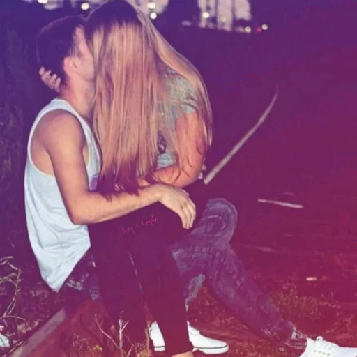 👄 Стикер «Kisses and Girls» для Telegram