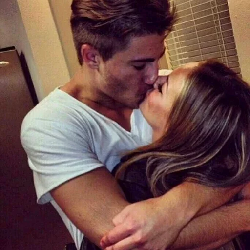 👄 Стикер «Kisses and Girls» для Telegram