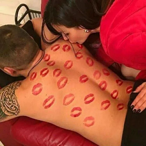 👄 Стикер «Kisses and Girls» для Telegram