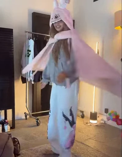 🤩 Стикер «Lalalisa» для Telegram
