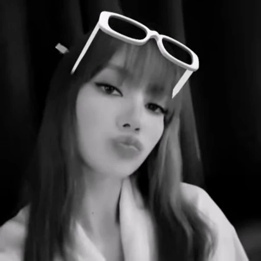 🐾 Стикер «Lalalisa» для Telegram