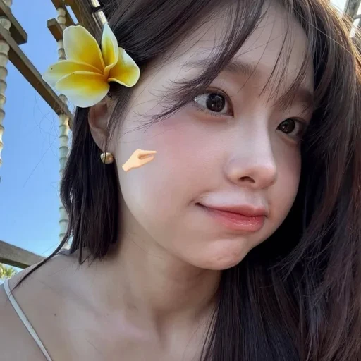 🤍 Стикер «Chuu» для Telegram