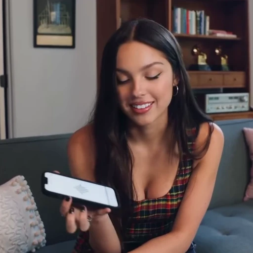 💜 Стикер «Olivia Rodrigo» для Telegram
