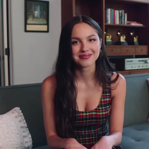 💜 Стикер «Olivia Rodrigo» для Telegram