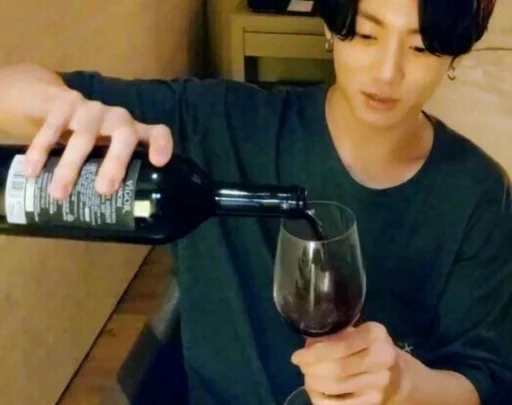🍷 Стикер «⊱ ˻ Кᴏᴩᴇёɜы ˺ ⊰» для Telegram