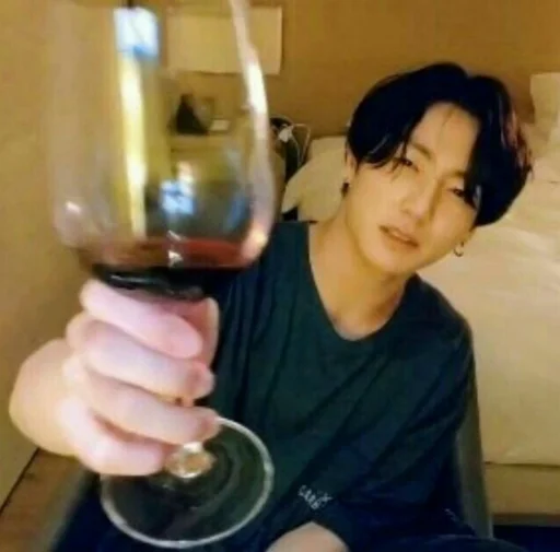 🍷 Стикер «⊱ ˻ Кᴏᴩᴇёɜы ˺ ⊰» для Telegram