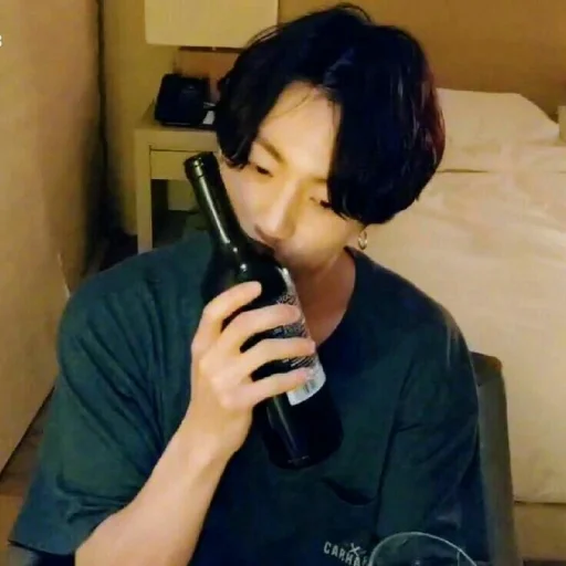 🍷 Стикер «⊱ ˻ Кᴏᴩᴇёɜы ˺ ⊰» для Telegram