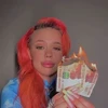 😁 Эмодзи «Видео набор эмоджи с певицей Инстасамка Instasamka» для Telegram