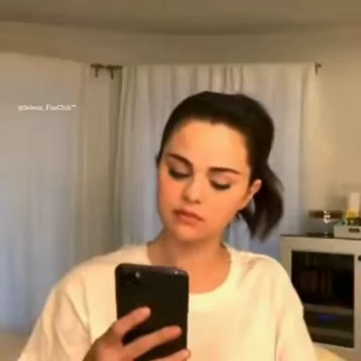 💃 Стикер «Selena Gomez» для Telegram