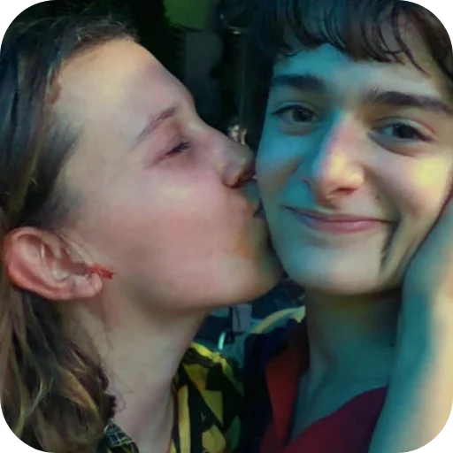 🤳 Стикер «байлер кисс» для Telegram