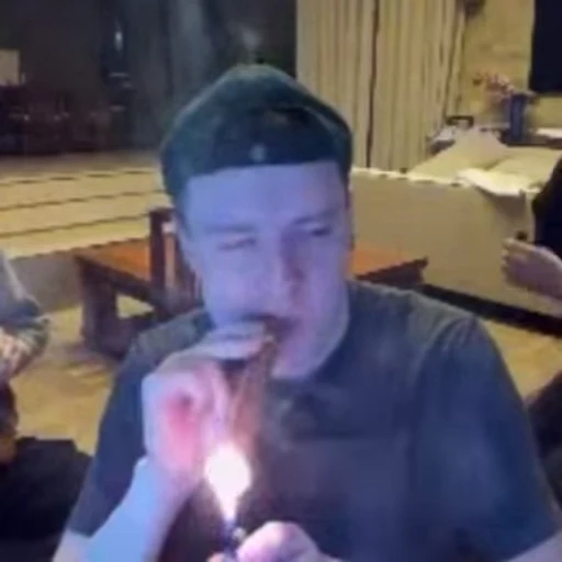 🚬 Стикер «МОЙ КАНАЛ, ЖМИ» для Telegram