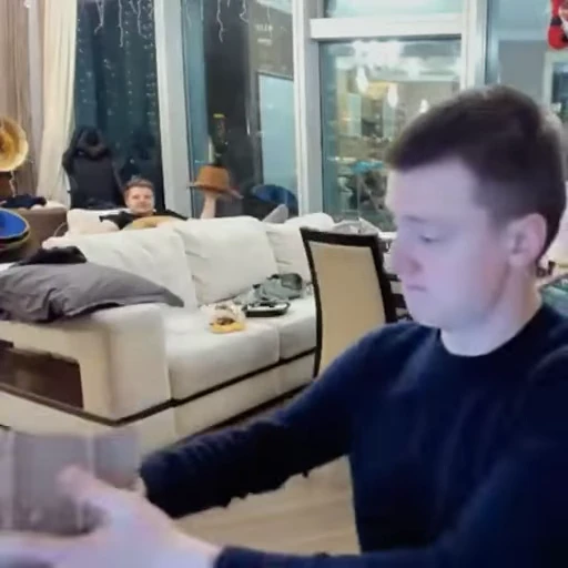 🙄 Стикер «МОЙ КАНАЛ, ЖМИ» для Telegram