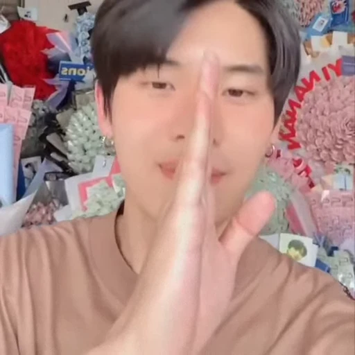 🤩 Стикер «Yinyin Anw» для Telegram