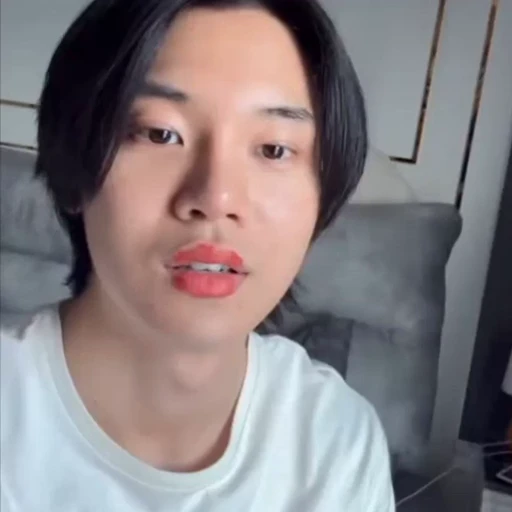 🤩 Стикер «Yinyin Anw» для Telegram