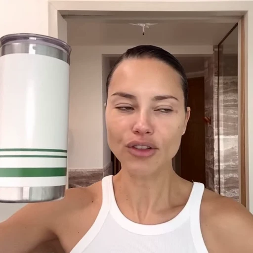🤩 Стикер «Adriana Lima» для Telegram
