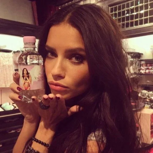 🤩 Стикер «Adriana Lima» для Telegram