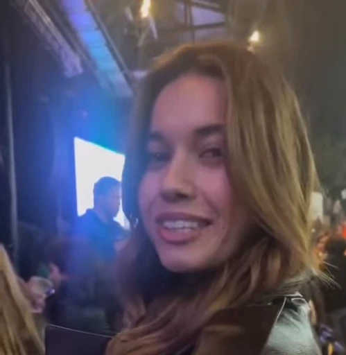😊 Стикер «Afra Saracoglu» для Telegram