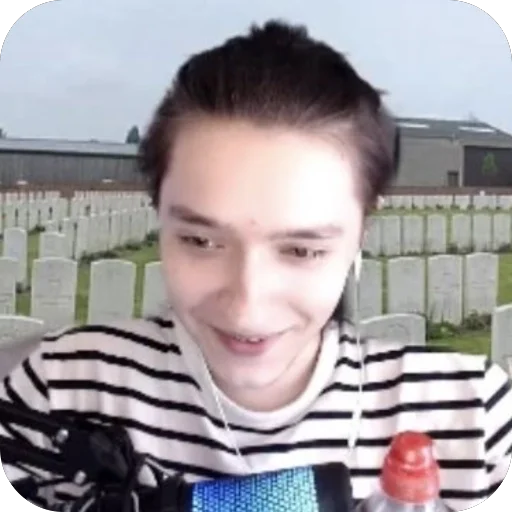 🧟‍♀️ Стикер «akumaqqe» для Telegram